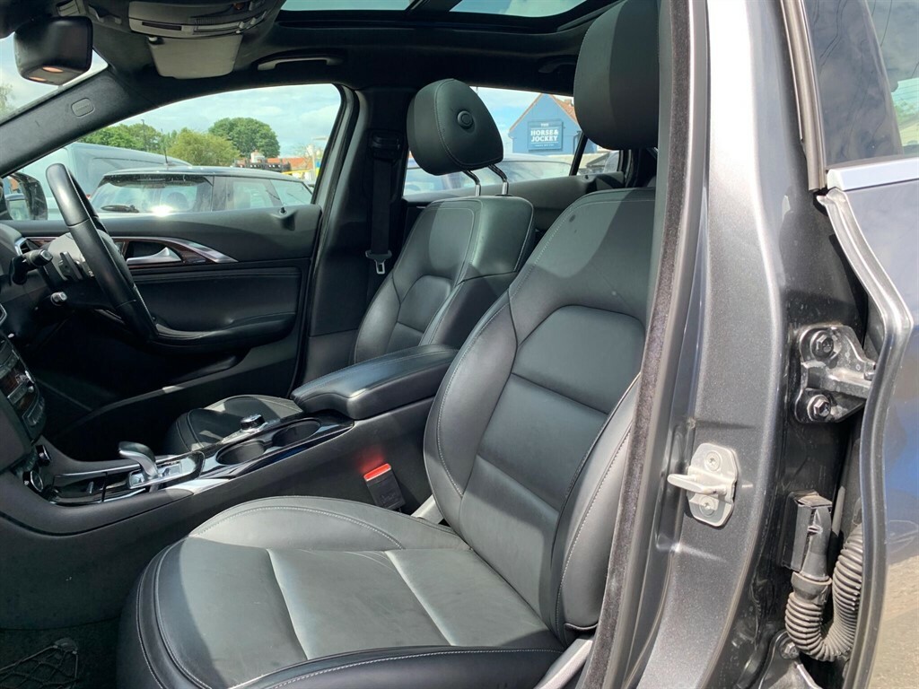 Infiniti Q30 Black #19