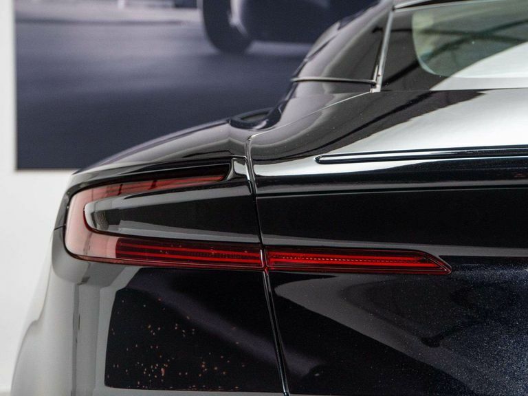 Aston Martin DB11 V12 5.2 Silver #29