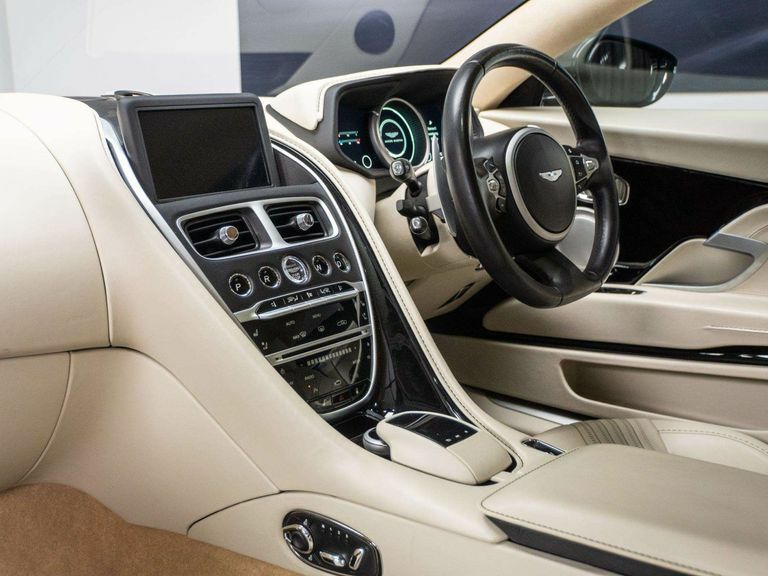 Aston Martin DB11 V12 5.2 Silver #24