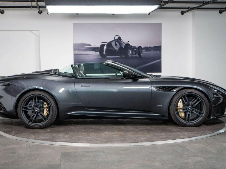 Aston Martin DBS  Silver #17