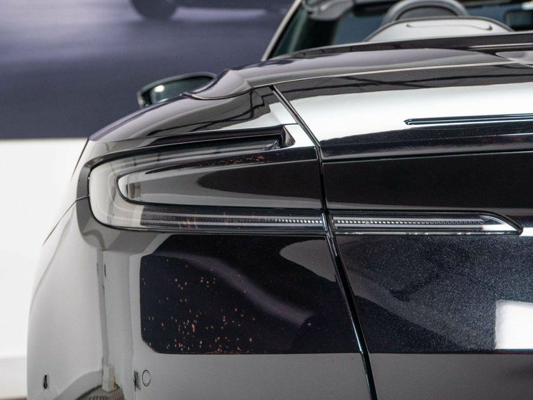 Aston Martin DB11 4L Null Silver #31