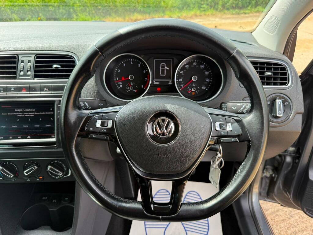 Volkswagen Polo Hatchback Se 2016 Red #69