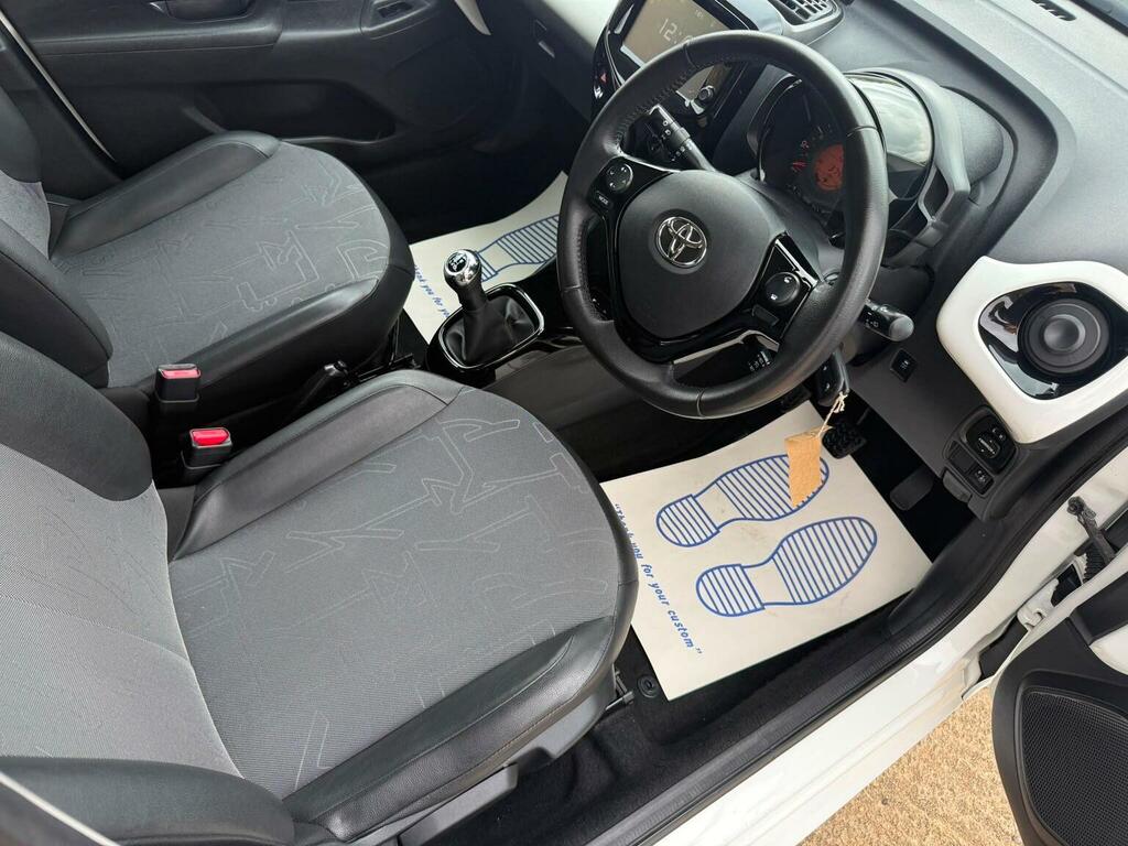 Toyota Aygo Hatchback 1.0 Grey #26
