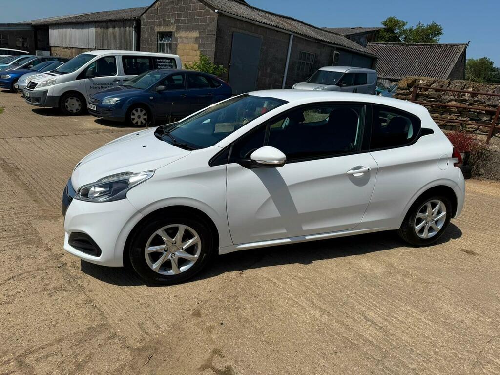 Peugeot 208 1.2 Puretech Active Euro 6 White #3