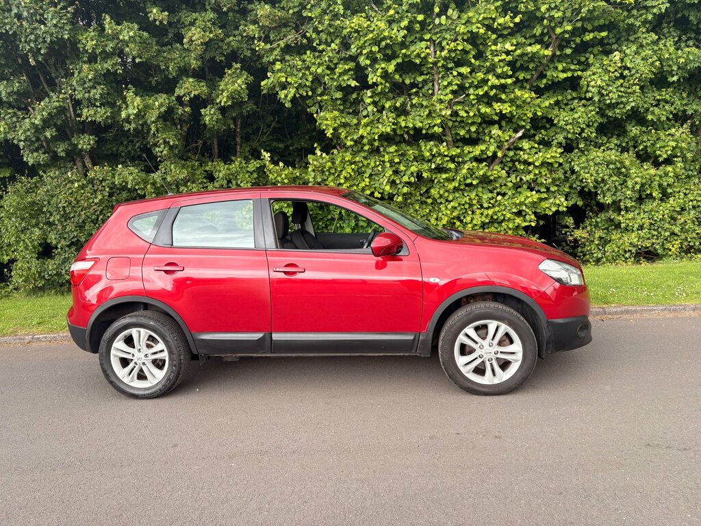 Nissan Qashqai 1.6 Acenta Suv 2Wd Euro 5 Ss Red #3
