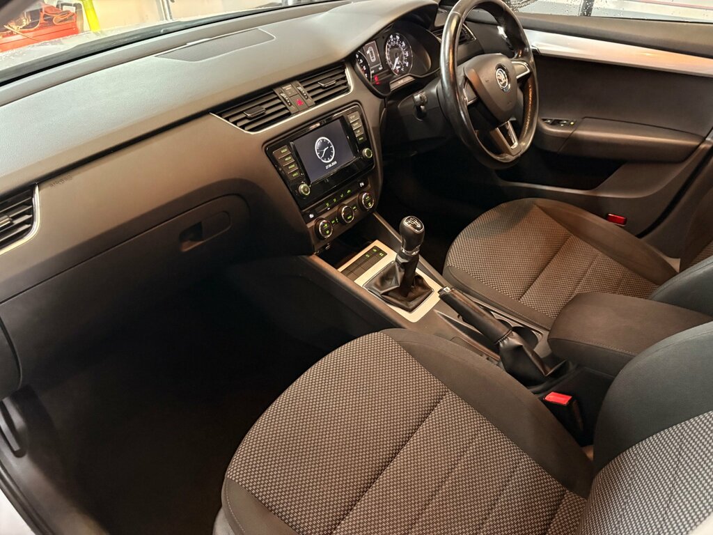 Skoda Octavia 2.0 Tdi Cr Scout 4X4 White #14