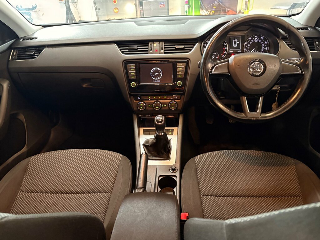 Skoda Octavia 2.0 Tdi Cr Scout 4X4 White #11