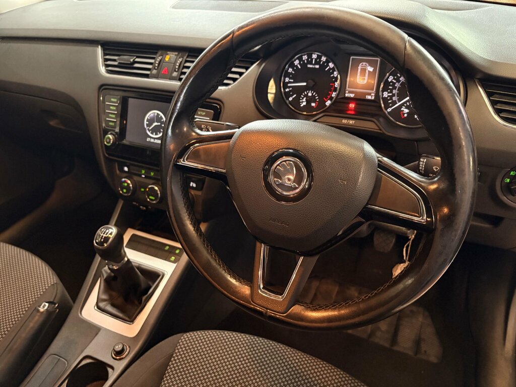 Skoda Octavia 2.0 Tdi Cr Scout 4X4 White #12
