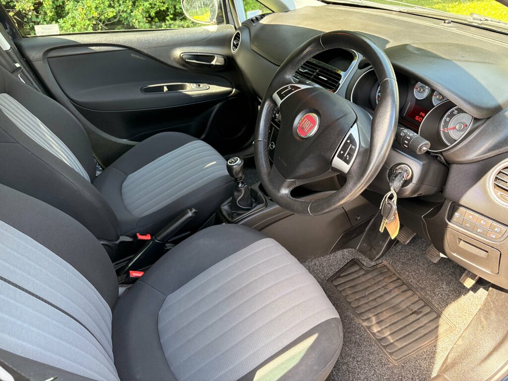 Fiat Punto Pop Plus White #12