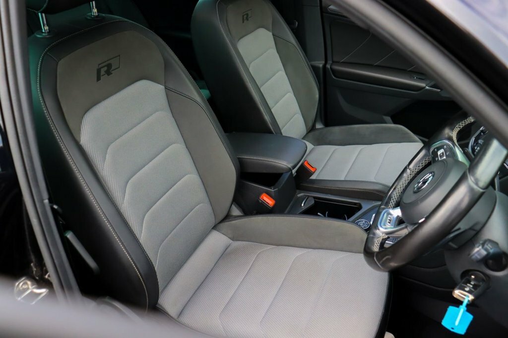 Volkswagen Tiguan 2L R-line NX17XPM Black #4