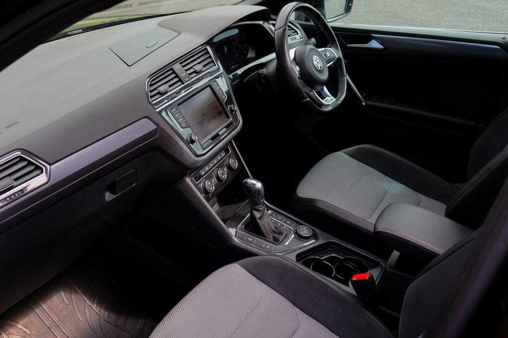 Volkswagen Tiguan 2L R-line NX17XPM Black #6