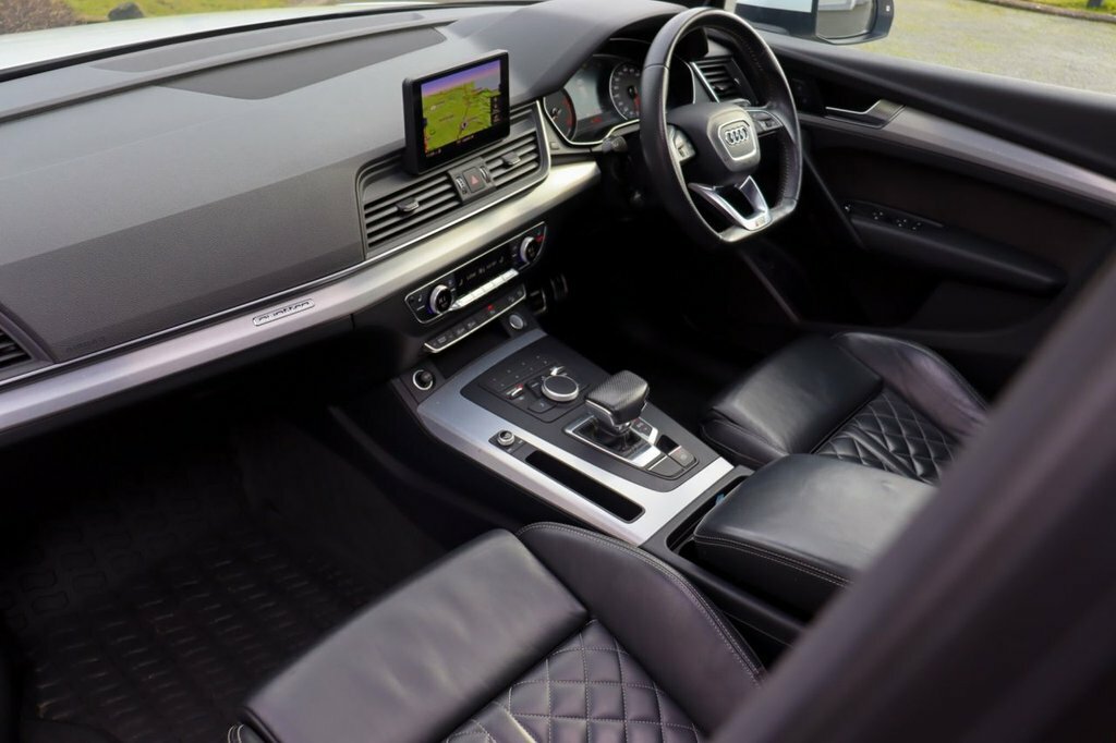 Audi Q5 2L S Line Black #16