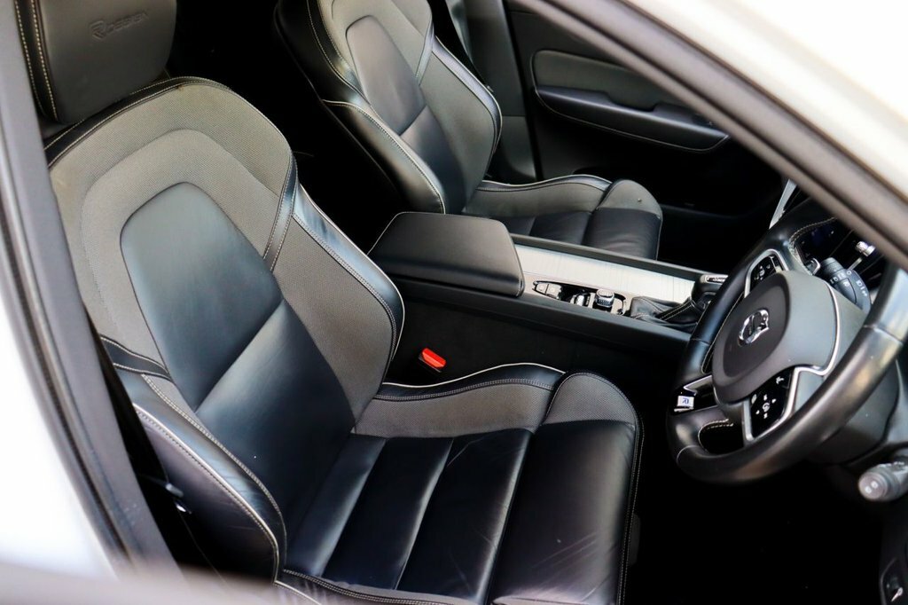 Volvo XC60 2L R-design DF19KLZ White #4