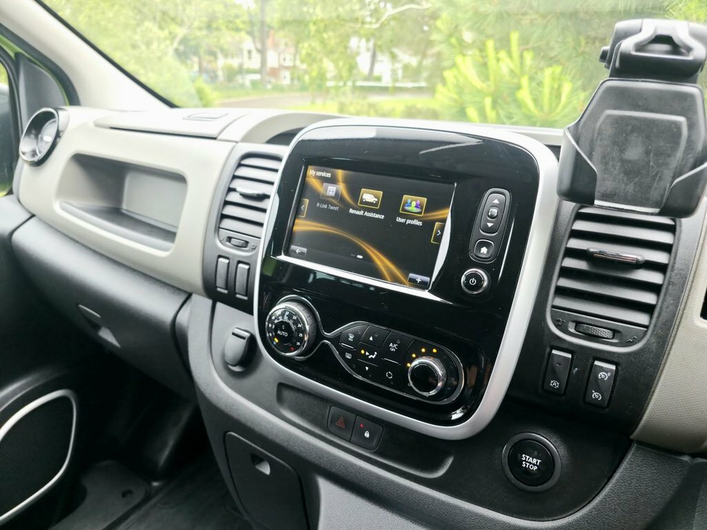 Renault Trafic Panel Van White #35