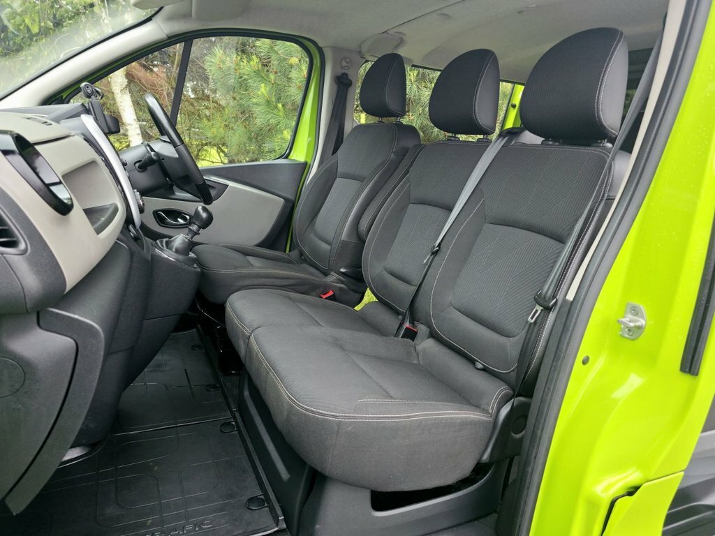 Renault Trafic Panel Van White #14