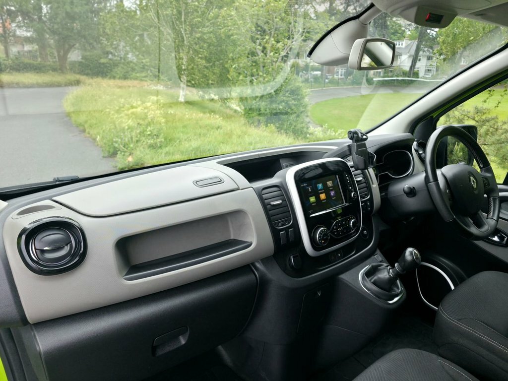 Renault Trafic Panel Van White #13