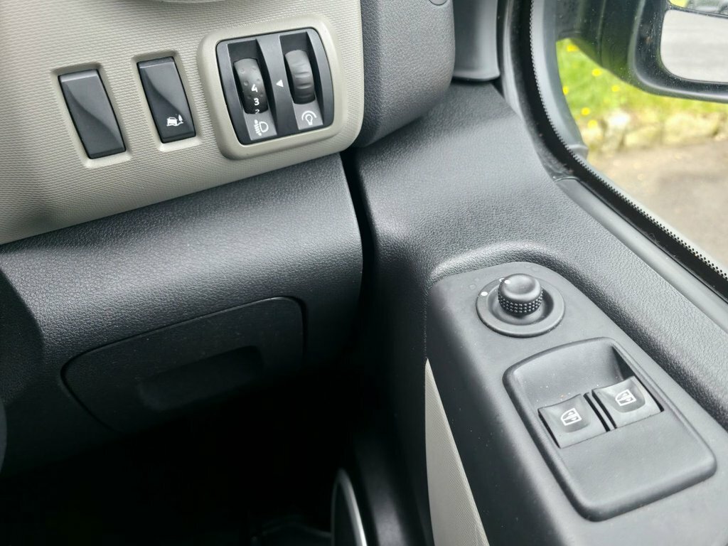 Renault Trafic Panel Van White #40