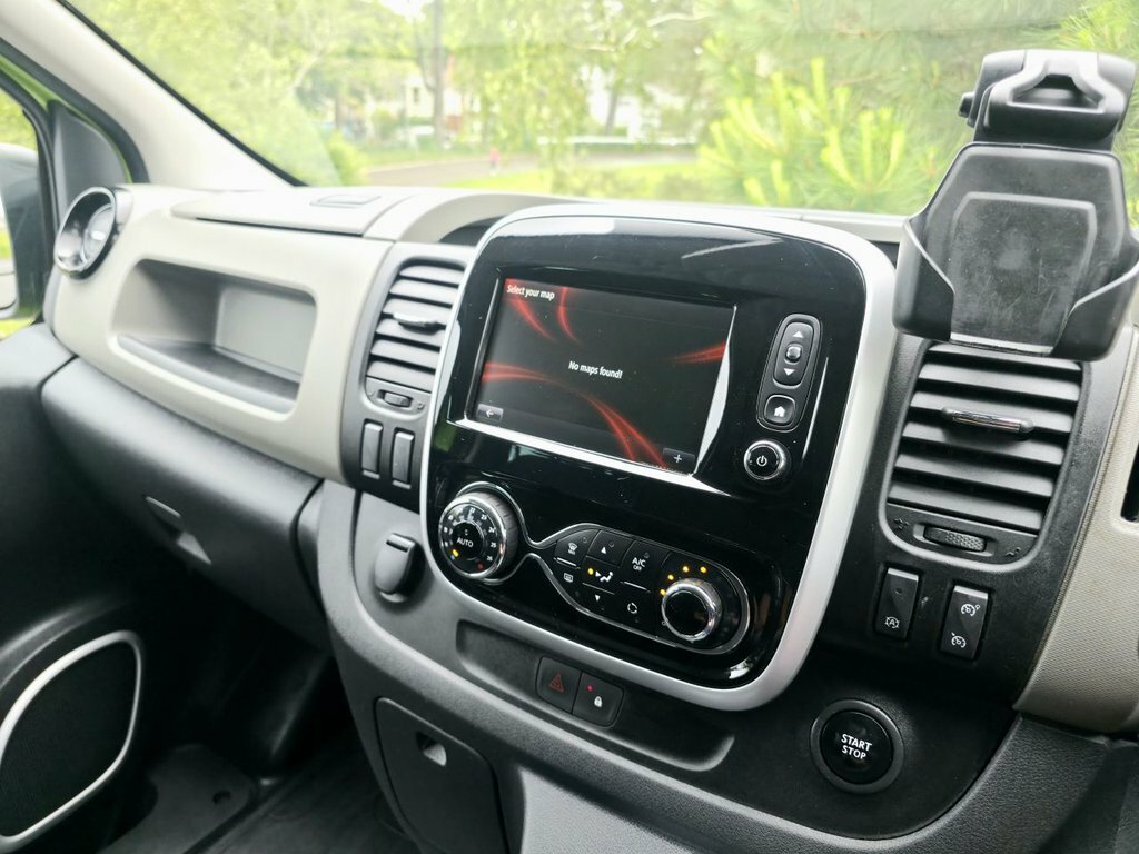 Renault Trafic Panel Van White #37