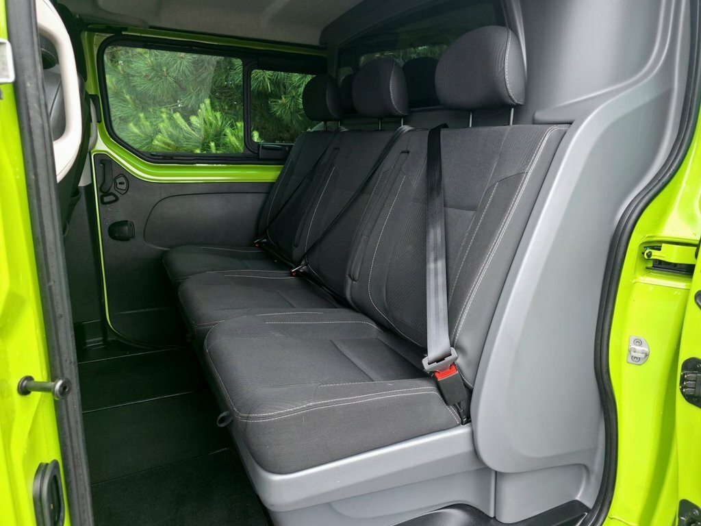 Renault Trafic Panel Van White #15