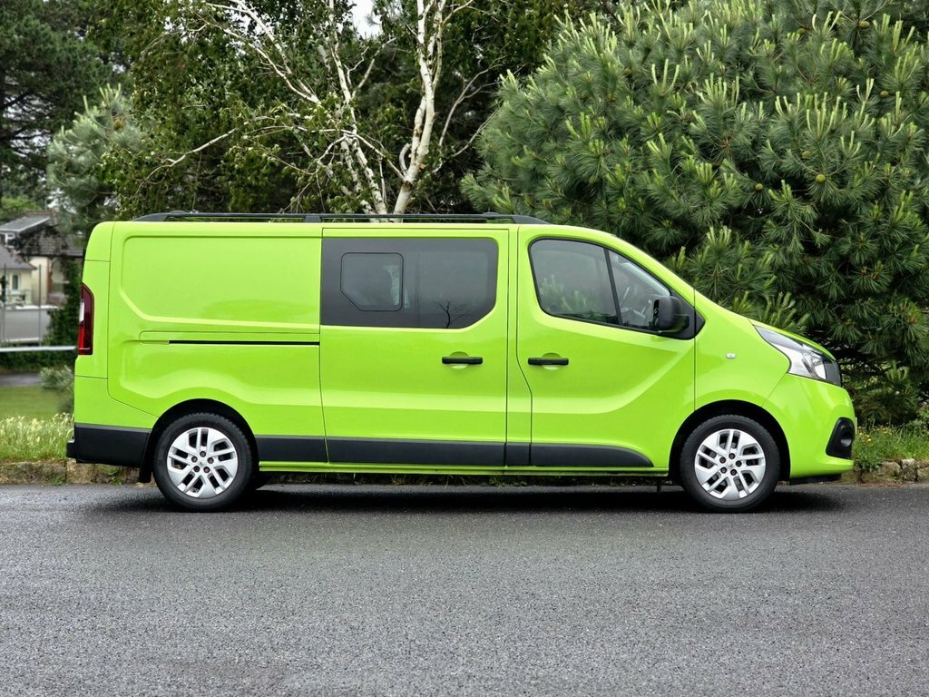 Renault Trafic Panel Van White #2