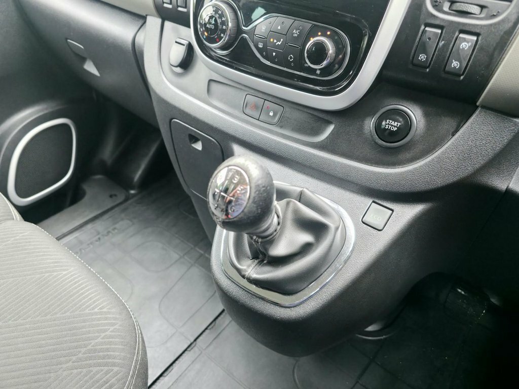 Renault Trafic Panel Van White #19