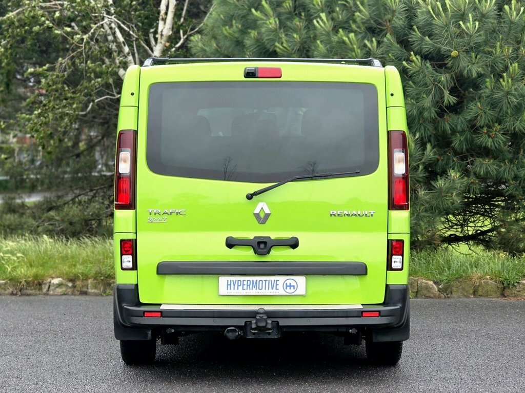 Renault Trafic Panel Van White #5