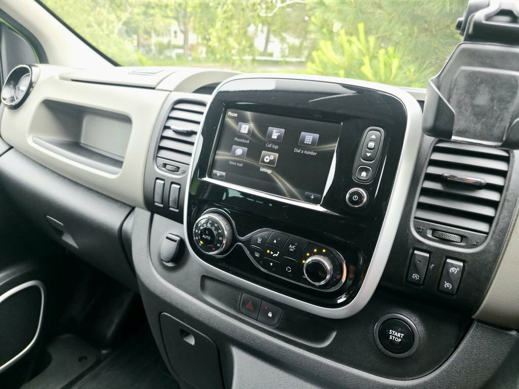 Renault Trafic Panel Van White #31