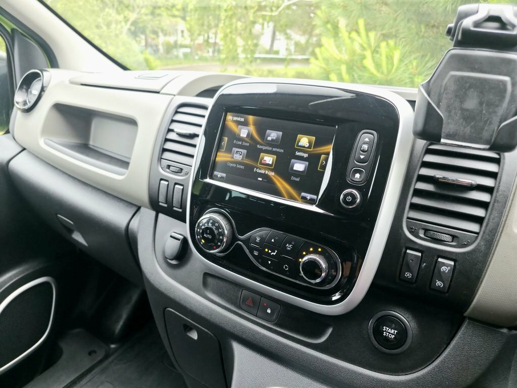 Renault Trafic Panel Van White #34