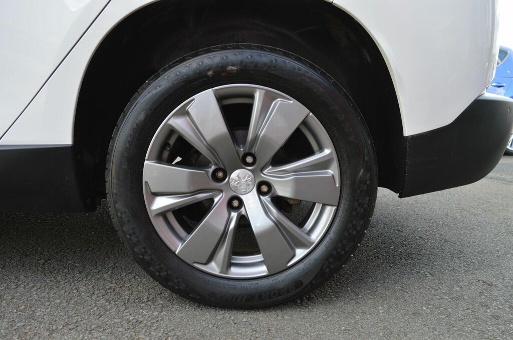 Peugeot e-2008 Allure Brown #8