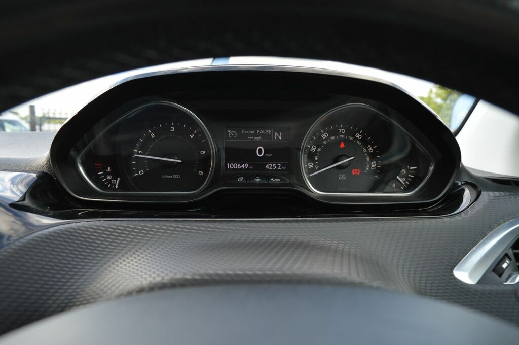 Peugeot e-2008 Allure Brown #17