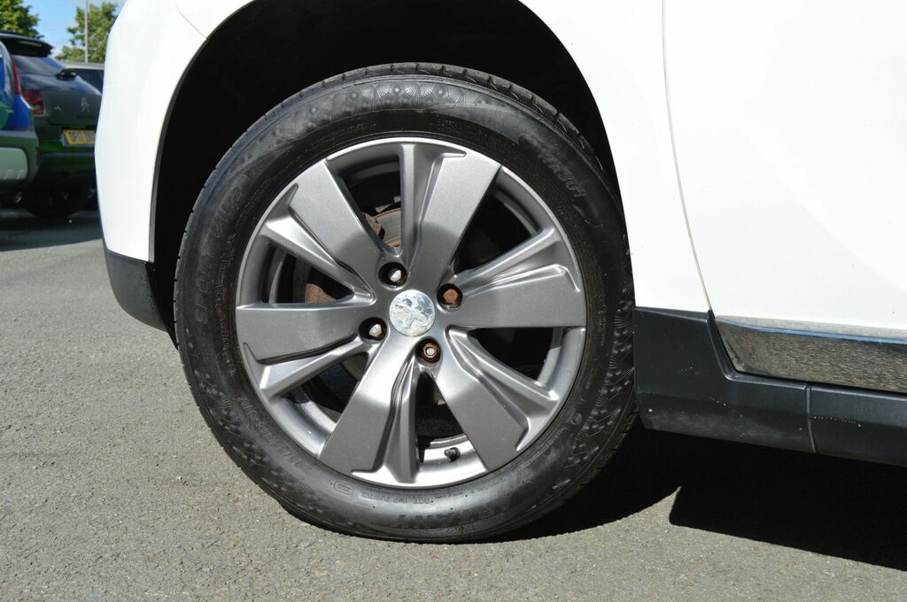 Peugeot e-2008 Allure Brown #9