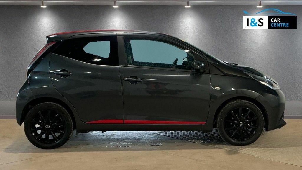 Toyota Aygo Vvt-i X-press Hatchback WF18OZL Grey #6