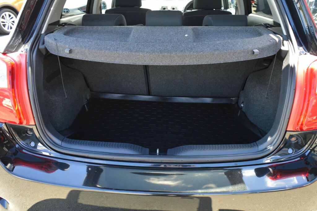 Toyota Auris Hatchback 1.33 Black #12