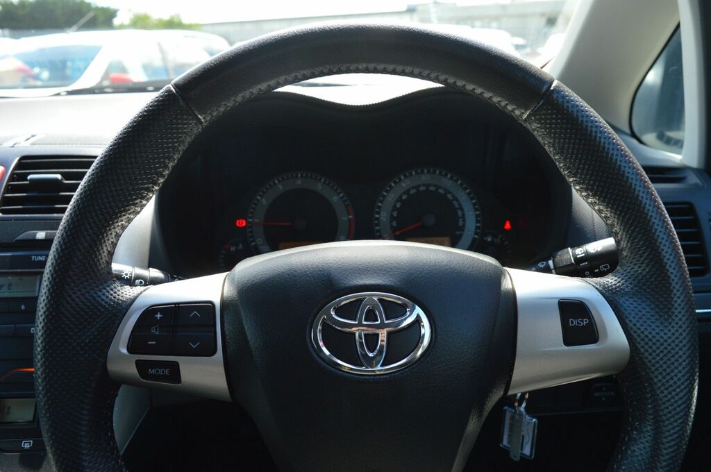 Toyota Auris Hatchback 1.33 Black #18