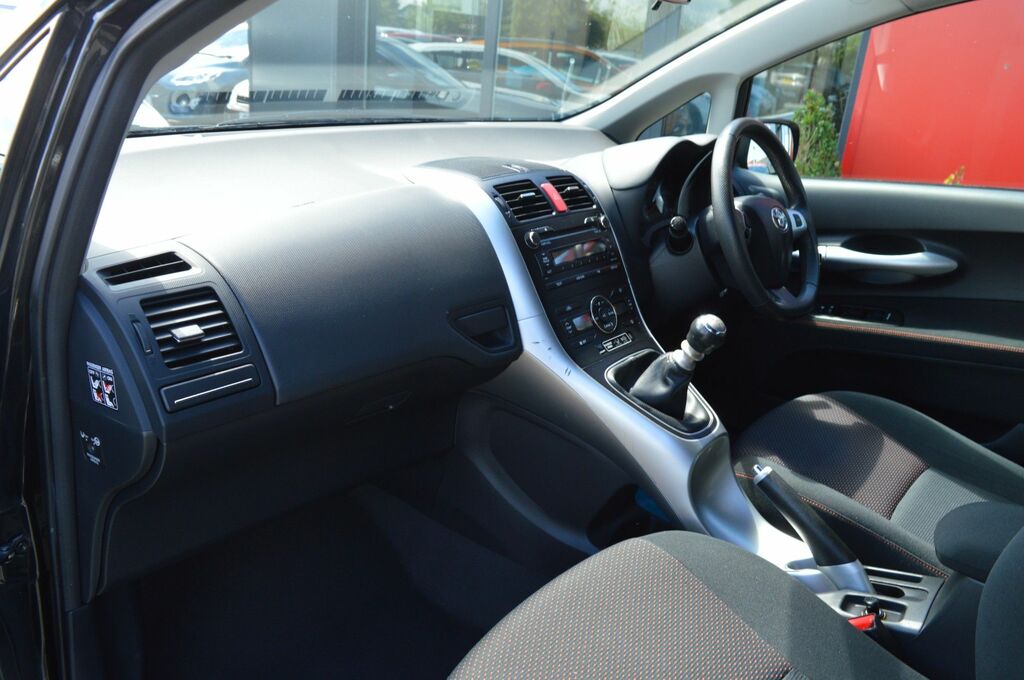 Toyota Auris Hatchback 1.33 Black #16