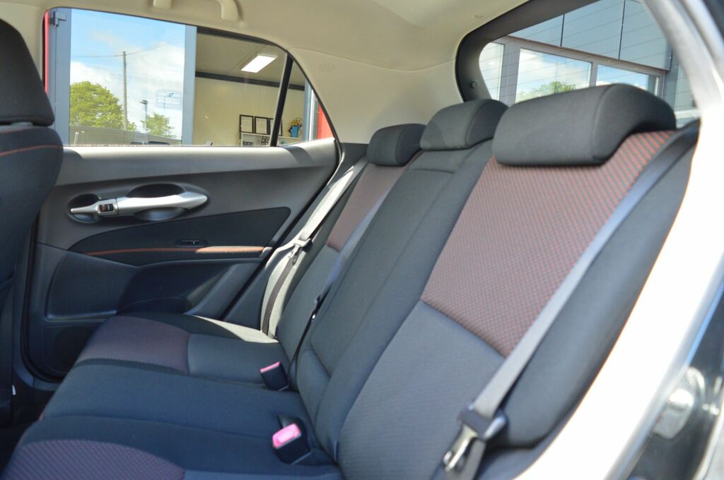 Toyota Auris Hatchback 1.33 Black #13