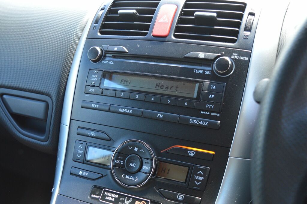 Toyota Auris Hatchback 1.33 Black #19