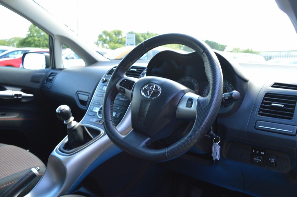 Toyota Auris Hatchback 1.33 Black #17