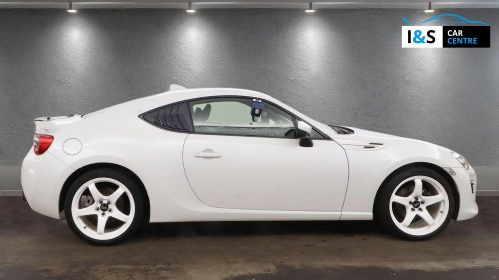 Toyota GT86 Boxer D-4s Pro Coupe White #5