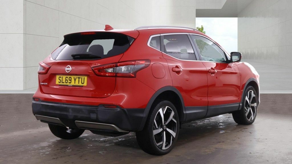 Nissan Qashqai Dci Tekna Suv SL69YTU Red #2