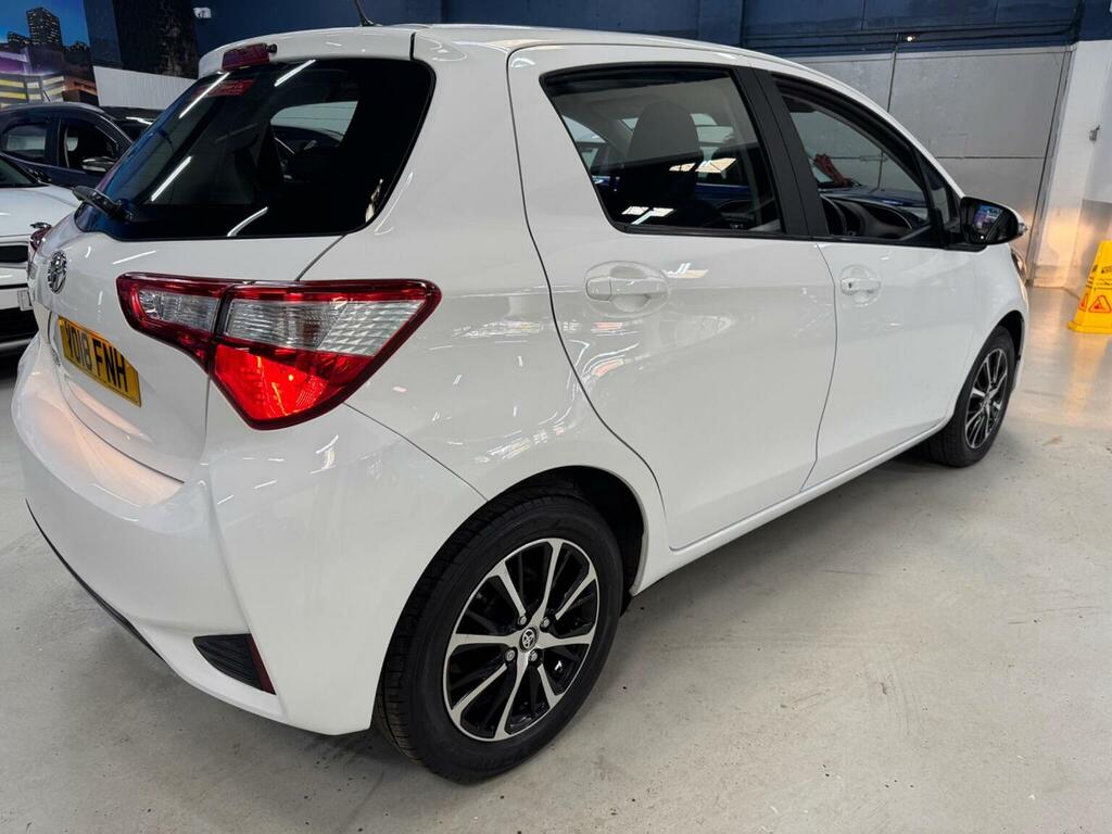 Toyota Yaris Hatchback 1.5 Vvt-i Icon Tech Euro 6 201818 White #3