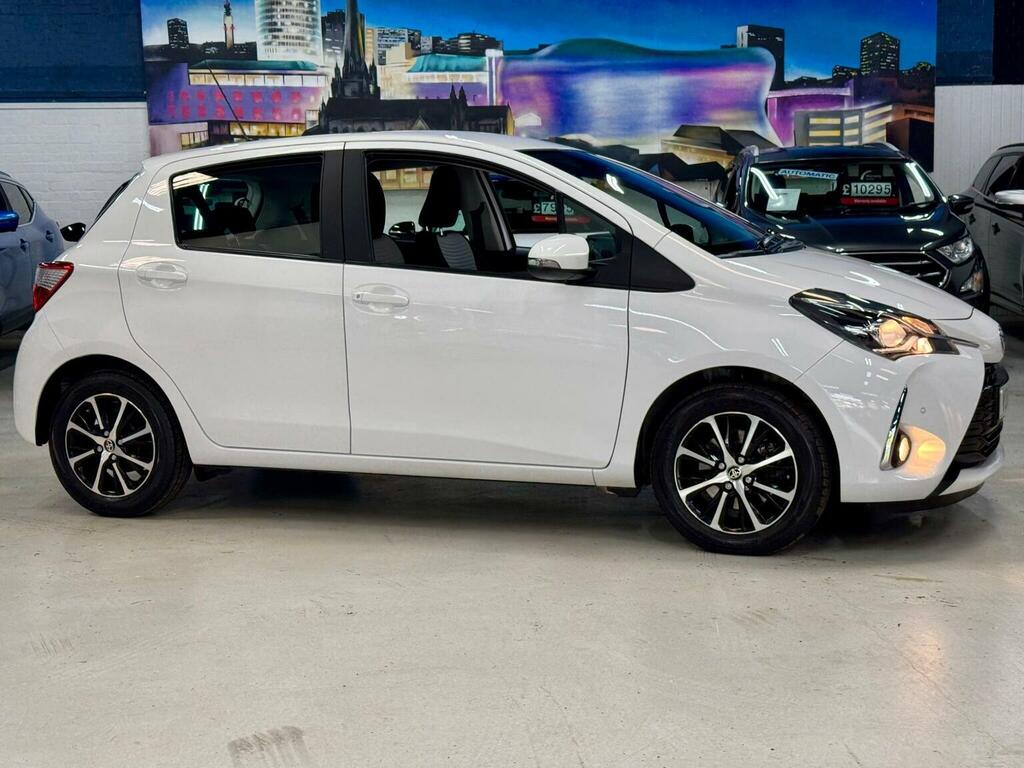 Toyota Yaris Hatchback 1.5 Vvt-i Icon Tech Euro 6 201818 White #2