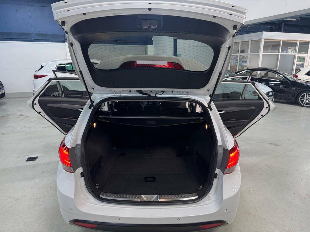 Hyundai I40 1.7L Active White #8
