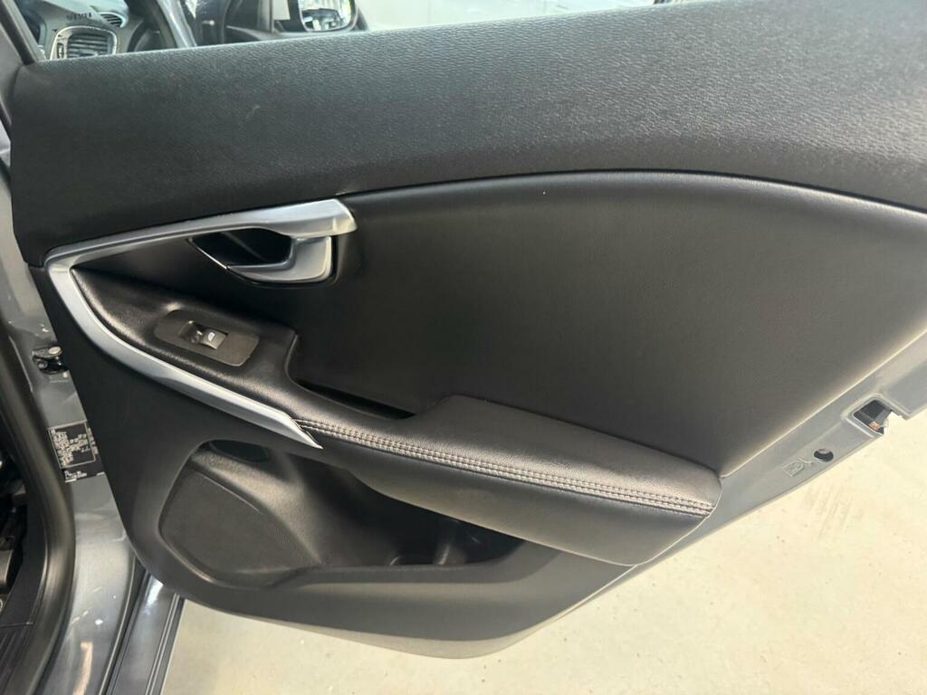 Volvo V40 T3 Cross Country Nav Plus Silver #18