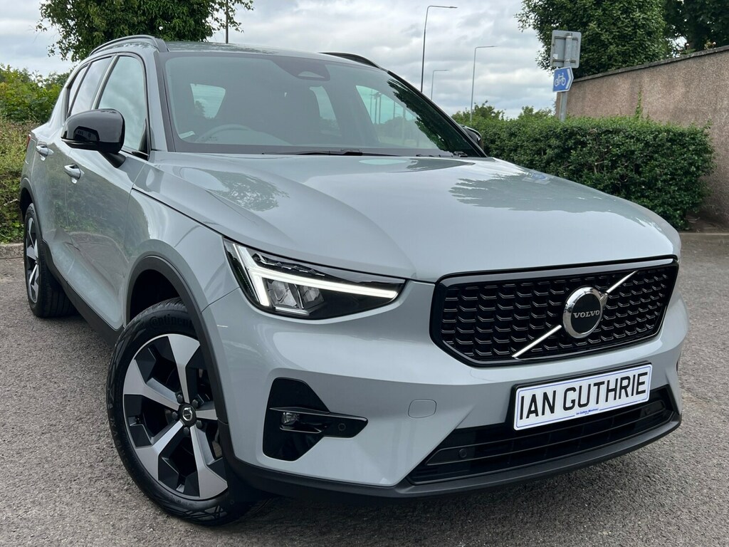 Volvo XC40 20 B3p Plus Dark Grey