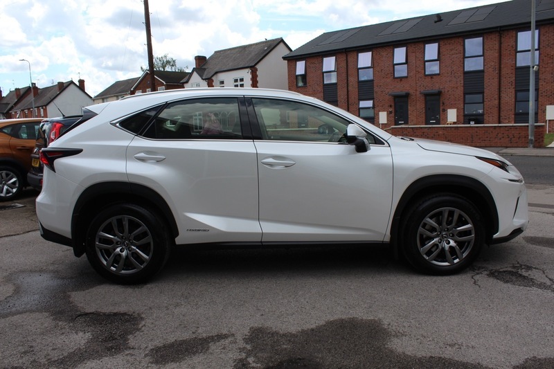 Lexus NX 2.5 300H Suv White #4