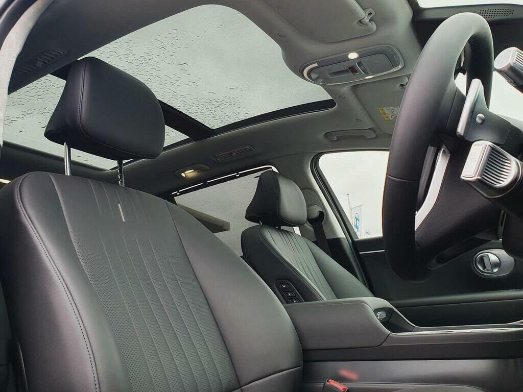 Hyundai Ioniq Hatchback Black #1