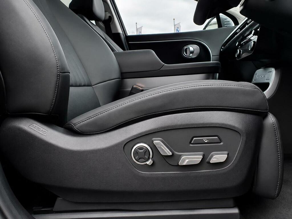 Hyundai Ioniq Hatchback Black #6