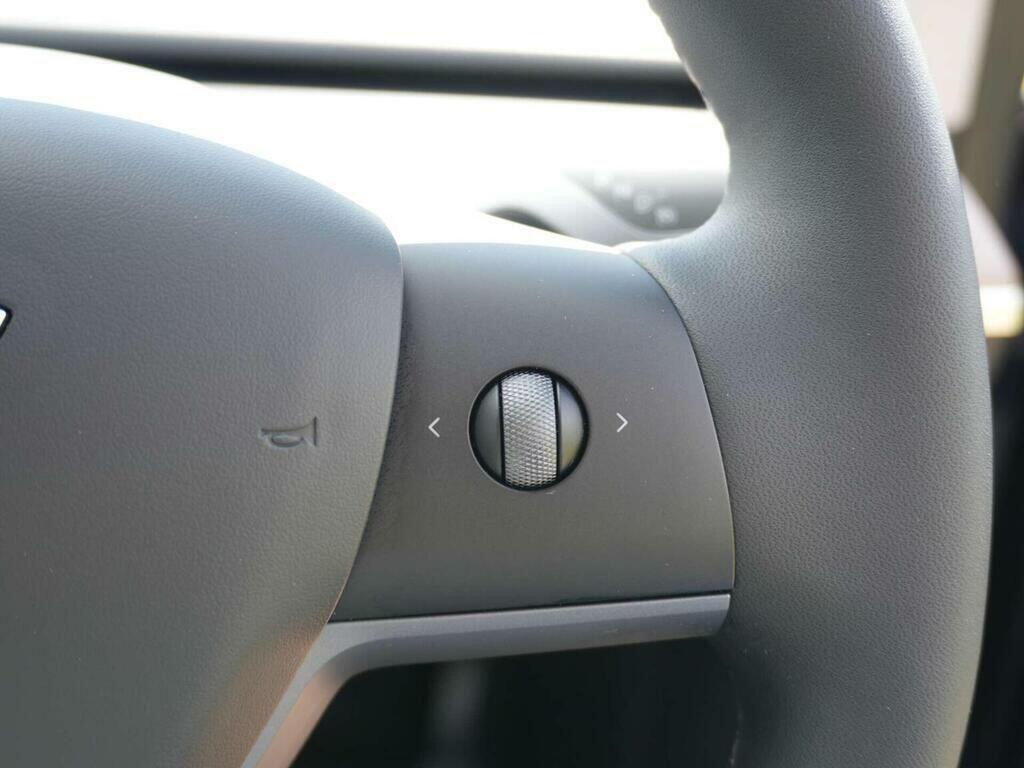 Tesla Model Y 2023 72 Suv  #9