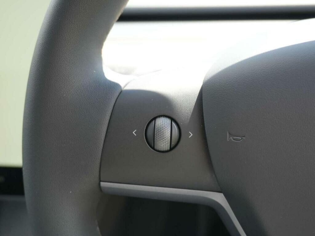 Tesla Model Y 2023 72 Suv  #8